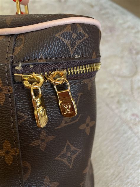 louis vuitton real vs fake clasp